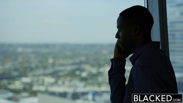 Негр отблагодарил массажистку членом - #1