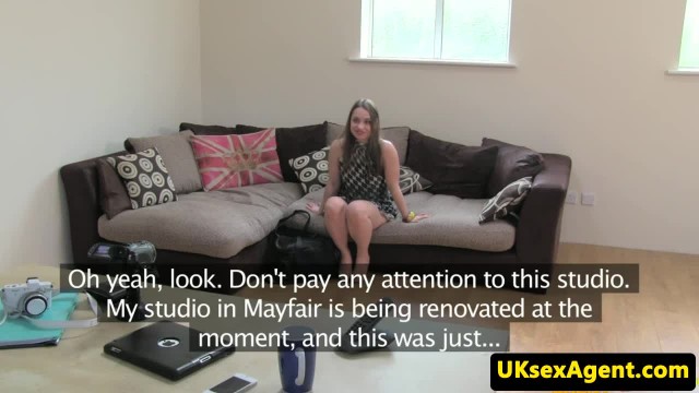 Красотка отсосала член агента за деньги - #3