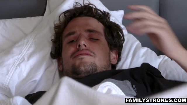 Мужик разбудил жопастую жену членом - #4