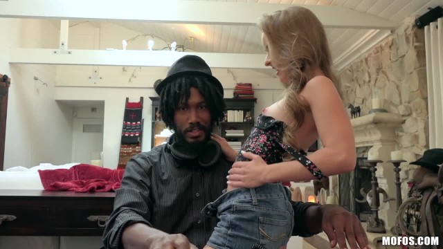 Худышка трахнулась в киску с отчимом - #2