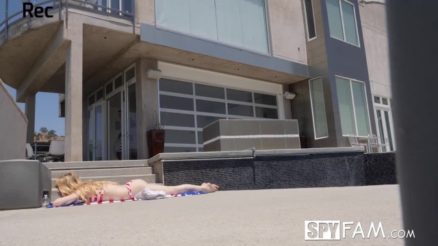 Худышка отдалась чистильщицу бассейна - #1