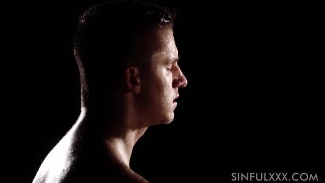 Телка с бритой киской кончает от большого члена - #8