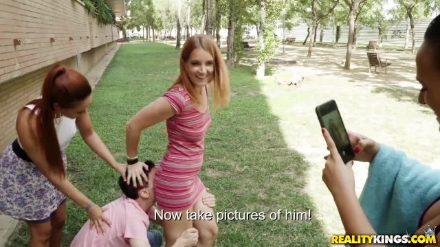 Развратные девахи соблазнили одногруппника - #2