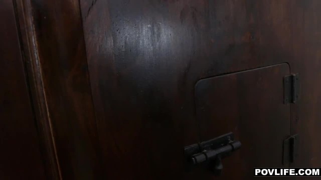 Длинноногая давалка сделала королевский минет - #1