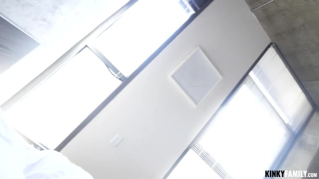 Худышка с упругими сиськами села на черный член - #2