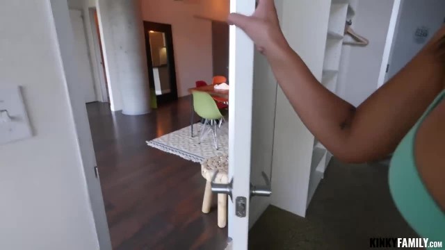 Худышка с упругими сиськами села на черный член - #3