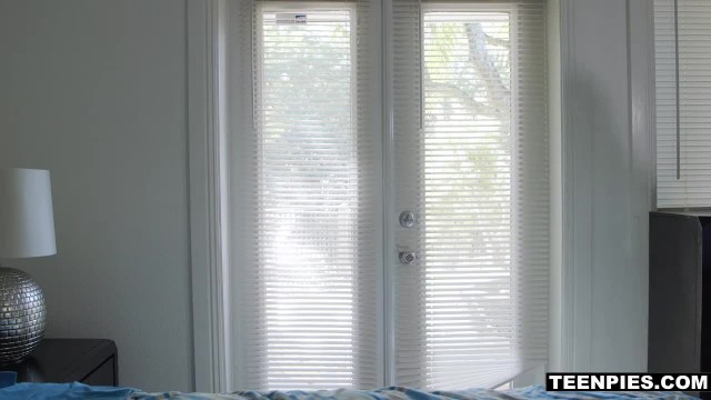 Отчим с закрытыми глазами отымел стройную палчерицу - #3