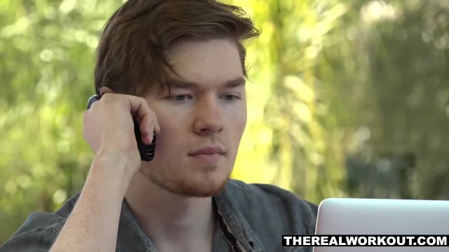 Красивая блондинка сделала минет тренеру - #1